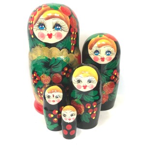 1157 - Matryoshka Russian Nesting Dolls Strawberries