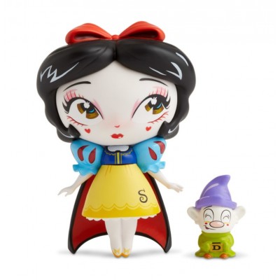 Snow White and Dopey Miss Mindy